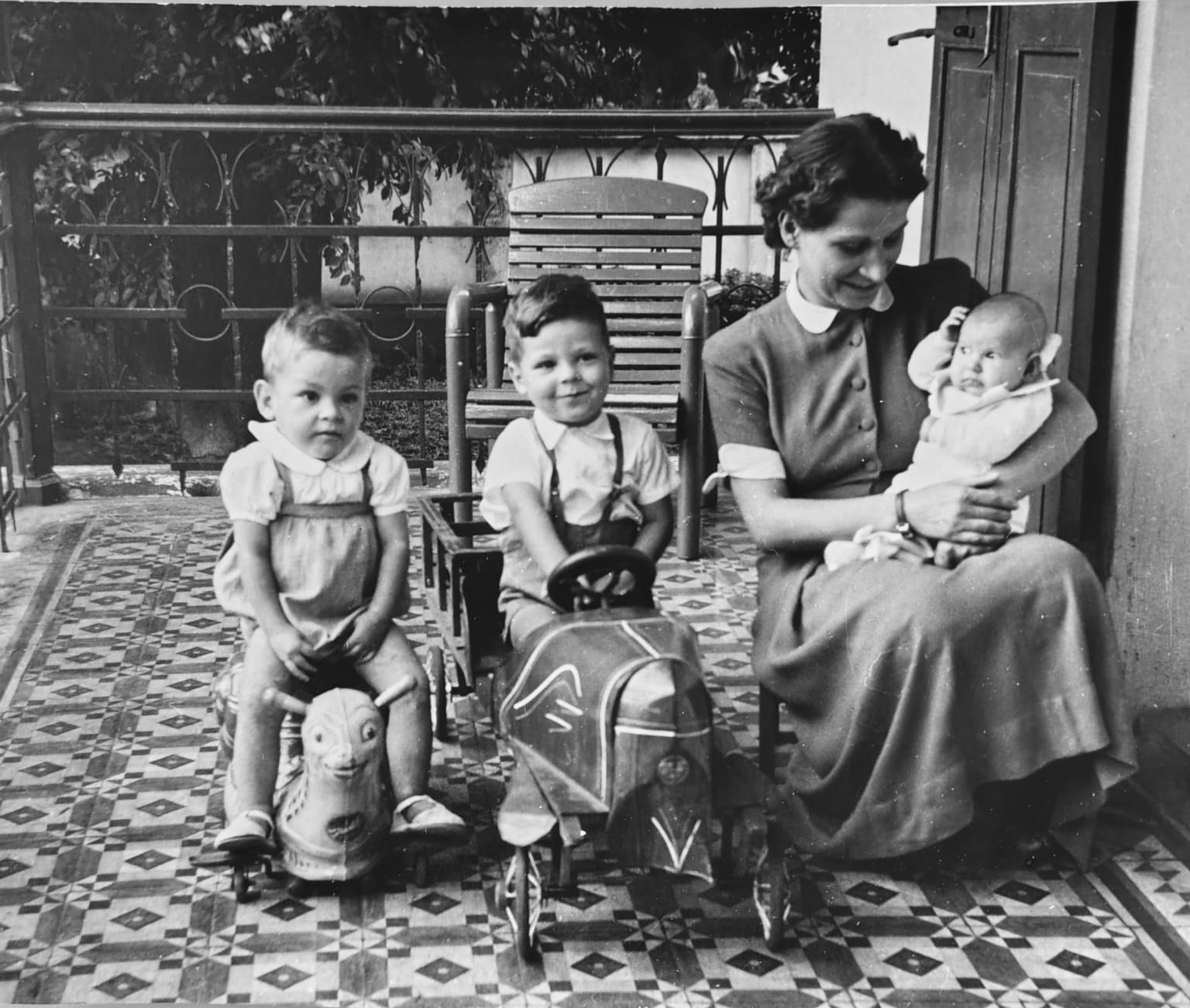 Mme Avril, Anne Bernard, Jean François — 1952